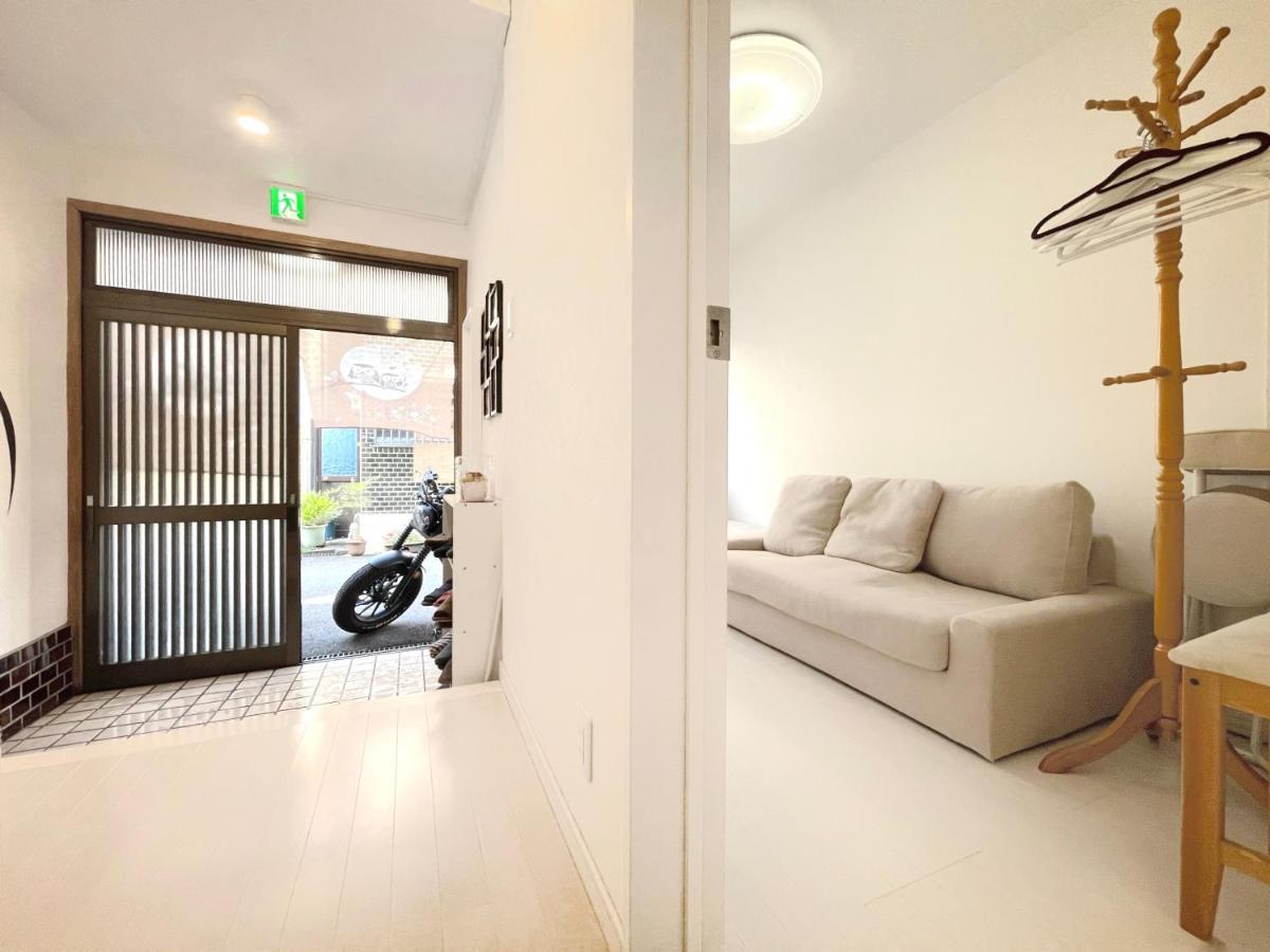 Guesthouse中道 Osaka Buitenkant foto